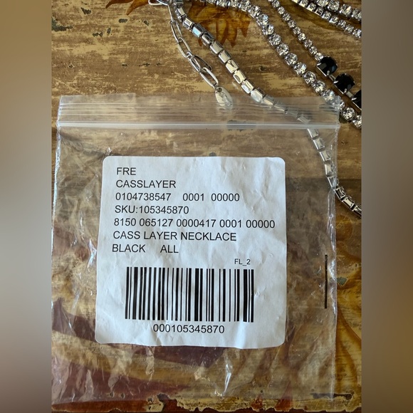 🦋Free People Layered Necklace - Picture 9 of 9